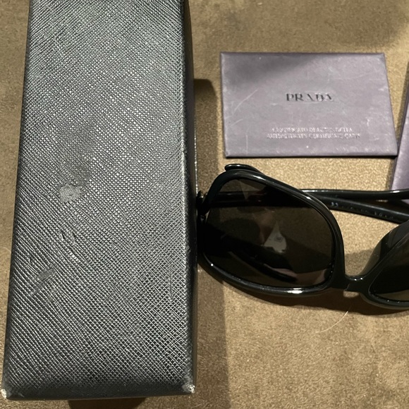 Prada sunglasses - Picture 5 of 5